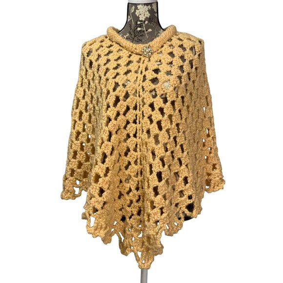 Vintage Handmade Crochet Golden Yellow Poncho Topper w/ Fancy Brooch OSFM - Picture 1 of 6
